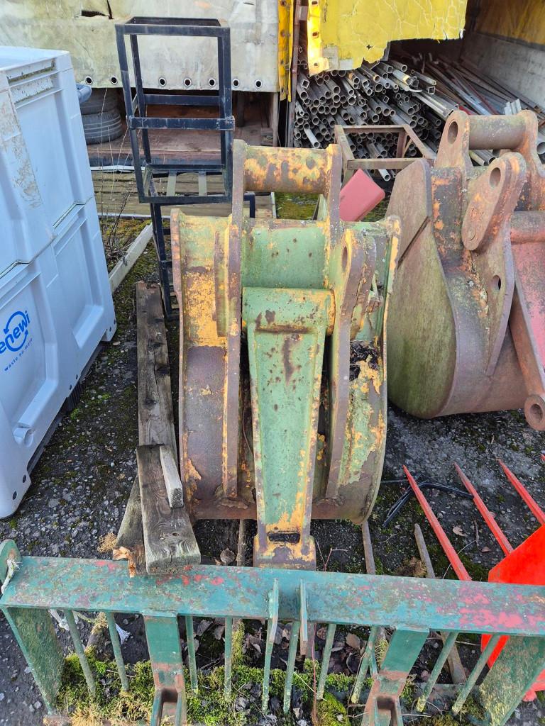 Godet pelle excavatrice sur chenille marque O&K ?, Articles professionnels, Enlèvement, Excavatrice