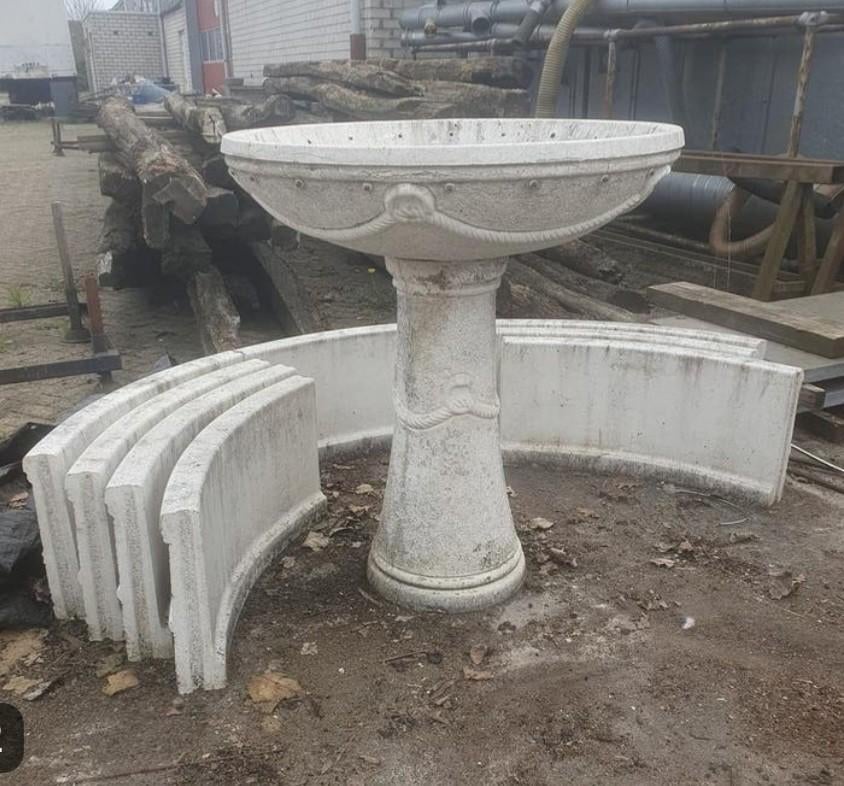 Decoratieve betonnen fontein met waterbak, Tuin en Terras, Waterpartijen en Fonteinen, Fontein, Beton, Ophalen