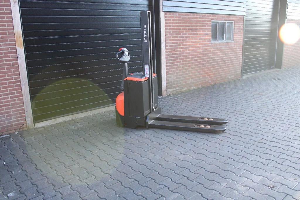 Toyota SWE080L stapelaar elektrische met pompwagen functie, Articles professionnels, Machines & Construction | Chariots élévateurs & Transport interne