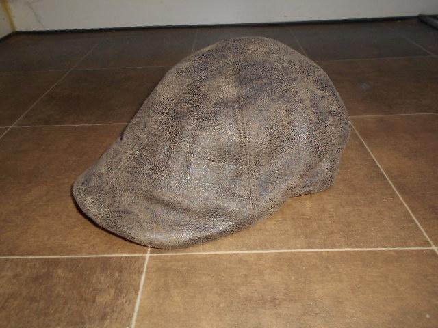 Nieuwe pet / klak in bruine leder-look, Kleding | Heren, Hoeden en Petten, Ophalen of Verzenden, Nieuw, Pet