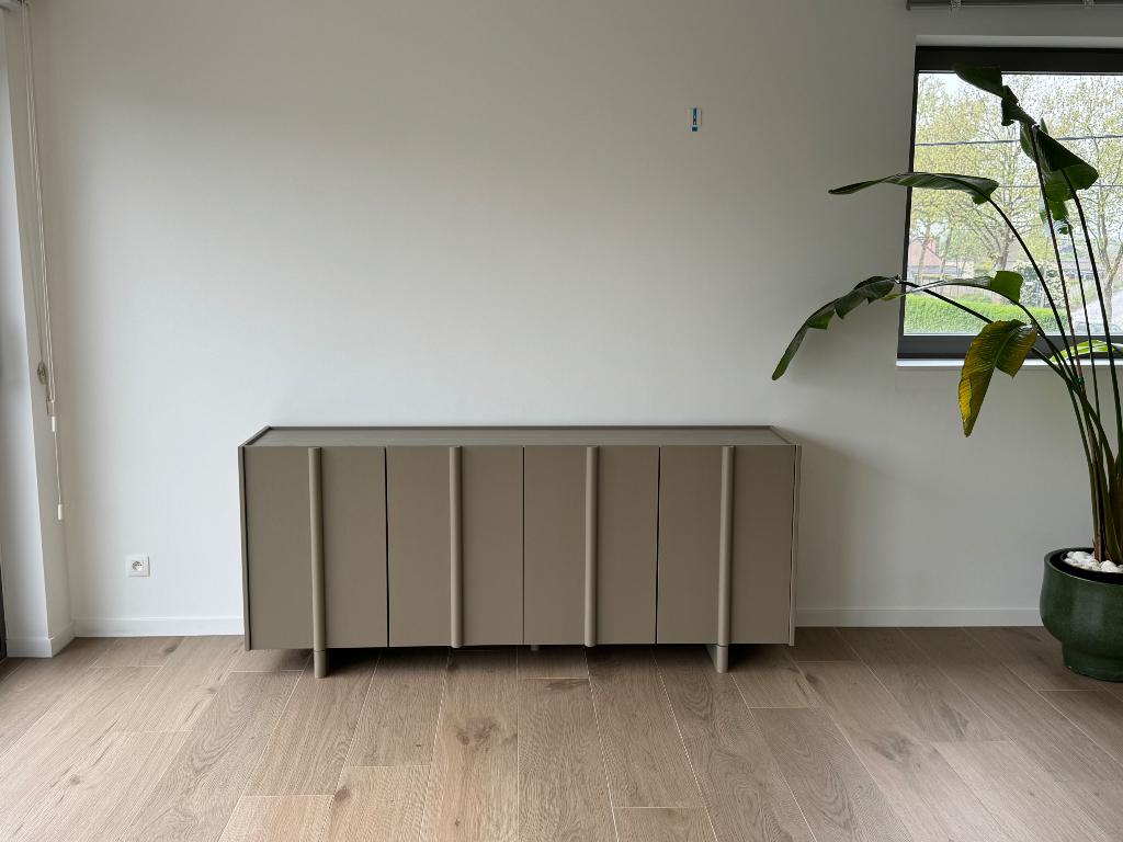 Dressoir/buffetkast design, Huis en Inrichting, Kasten | Dressoirs, Ophalen, Met deur(en), Design, Nieuw