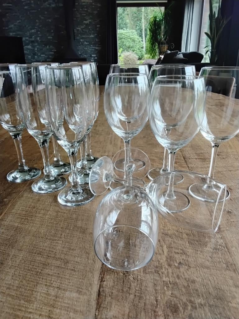 Champagneglazen, wijnglazen, Ophalen, Zo goed als nieuw