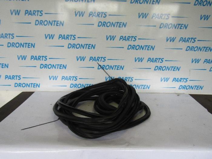 Joint caoutchouc portière 4portes avant gauche d'un Audi Q2, -, 3 mois de garantie, Audi, Utilisé