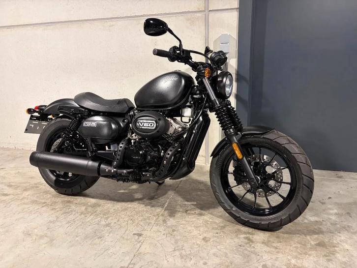 Hyosung Bobber GV 125 in nieuwstaat (bj 2022), Motoren, Motoren | Hyosung, Bedrijf, Chopper, 11 kW of minder