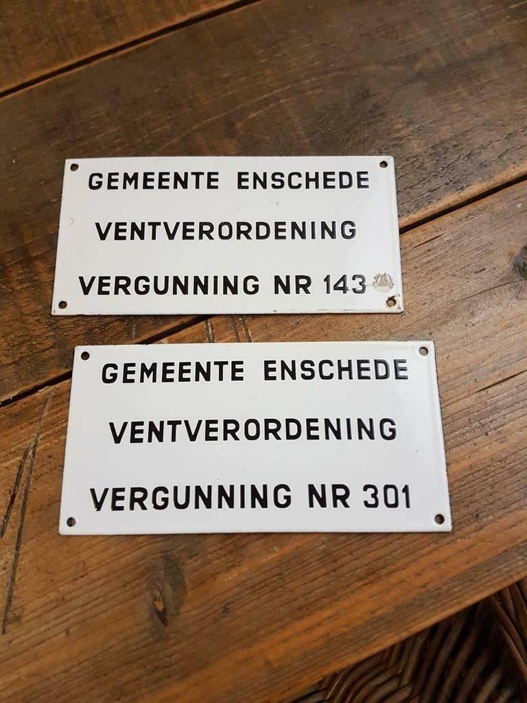 Emaille bordje ventverordening/vergunning met nummer., Ophalen of Verzenden, Gebruikt, Reclamebord