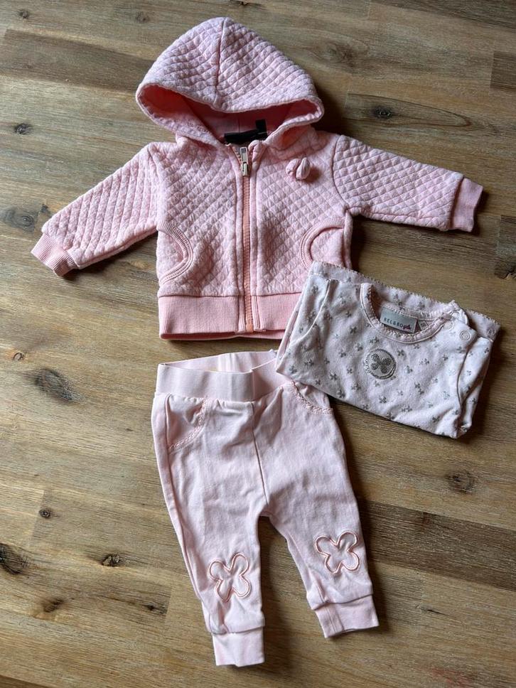 Set van 1 maand, Kinderen en Baby's, Babykleding | Maat 56, Zo goed als nieuw, Meisje, Setje, Ophalen of Verzenden