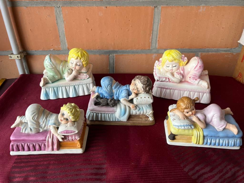 Lot beeldjes Slapende kindjes €10 het stuk, Collections, Tirelires, Enlèvement ou Envoi, Comme neuf