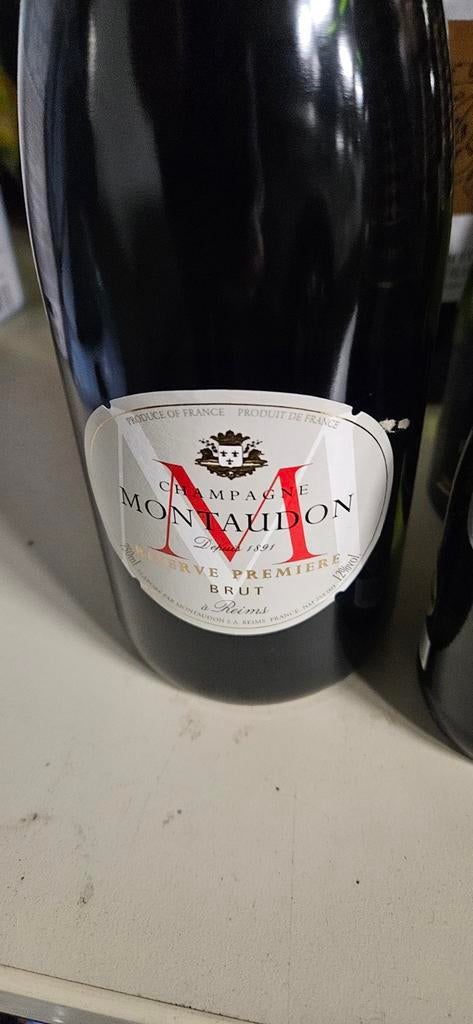 1 bouteilles de champagne et 7 bouteilles de cava.