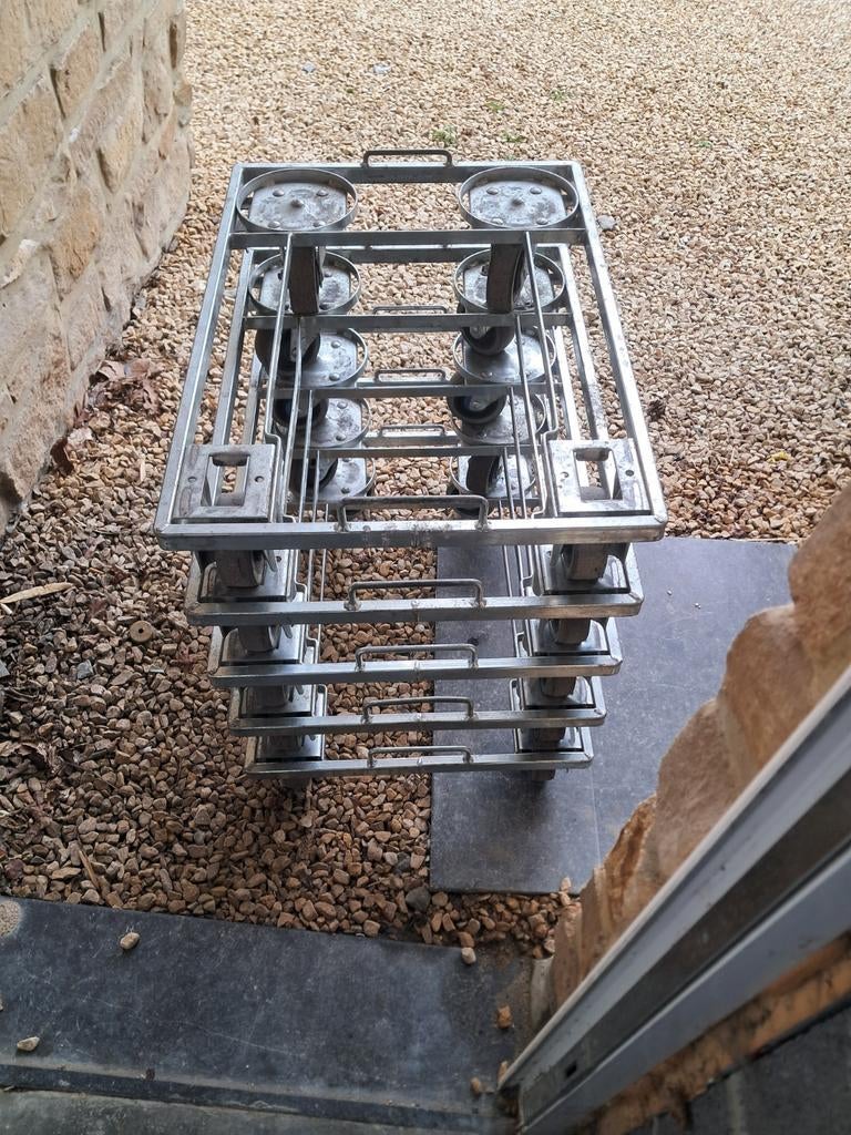 Chariot à roulettes, Enlèvement