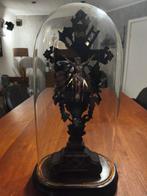 Antiek crucifix 50 cm hoog met globe, Ophalen