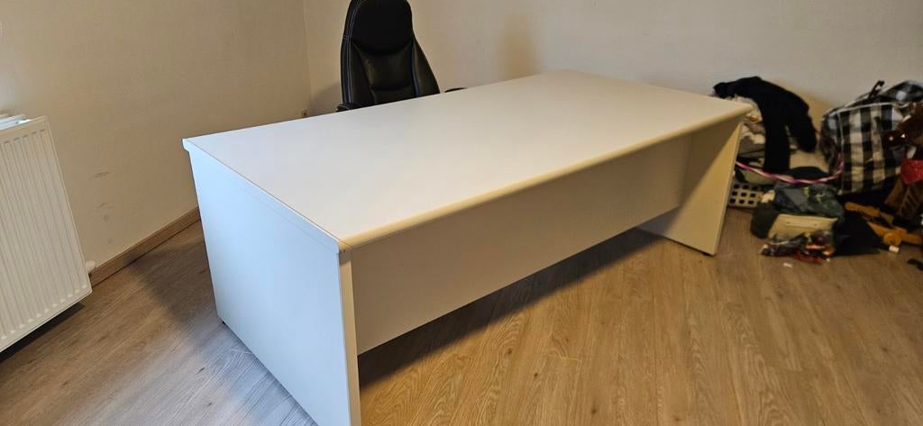 Bureau merk Bulo - in zeer goede staat! 200cmx100cm, Enlèvement