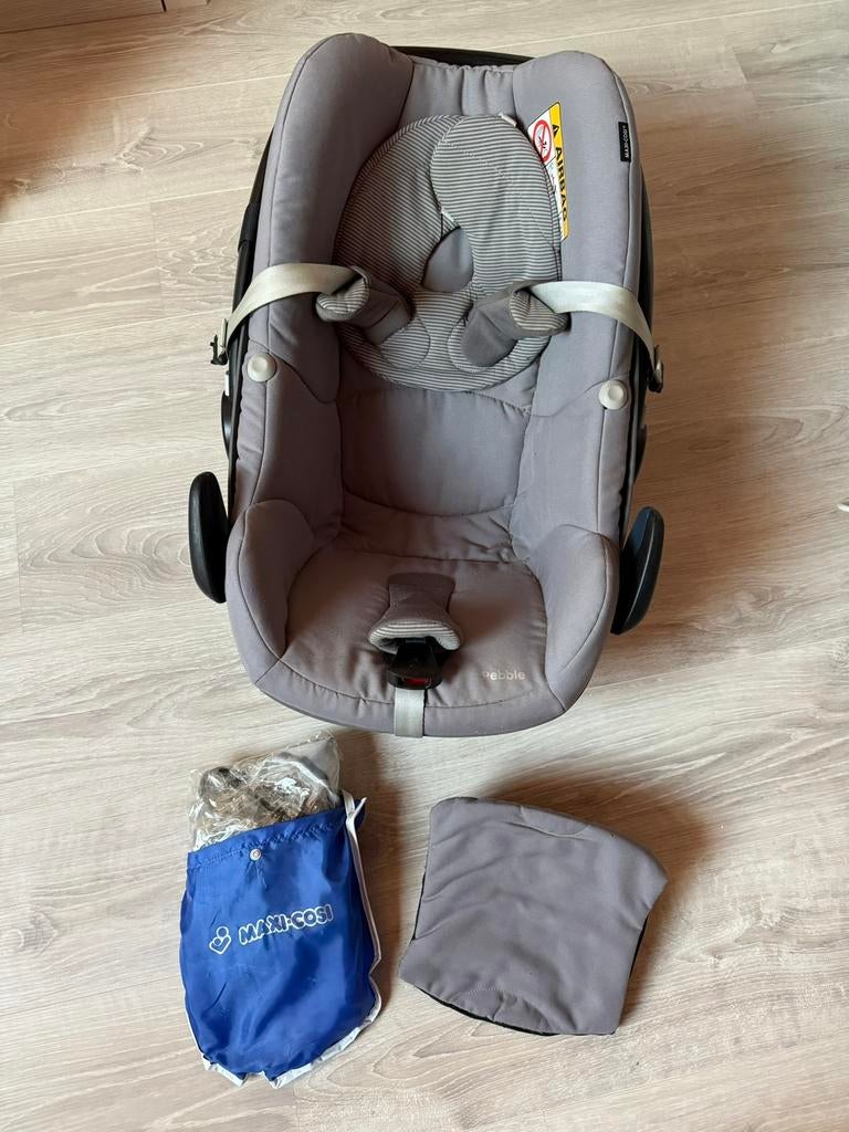 Maxi Cosi incl. verkleinkussentjes en regenhoes, Ophalen, Zo goed als nieuw, Maxi-Cosi