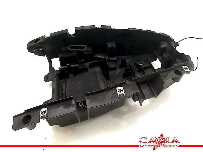 INTERIEUR AILE ARRIÈRE Aprilia (B044265), Motos, Dhr. S. di Majo, Utilisé, Info@cama-motorparts.nl, P.J. Troelstraweg 8 8
3144 CX  MAASSLUIS, NL