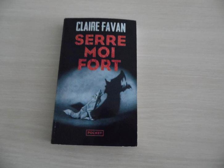 SERRE MOI FORT       CLAIRE FAVAN, Boeken, Detectives, Zo goed als nieuw, Ophalen of Verzenden