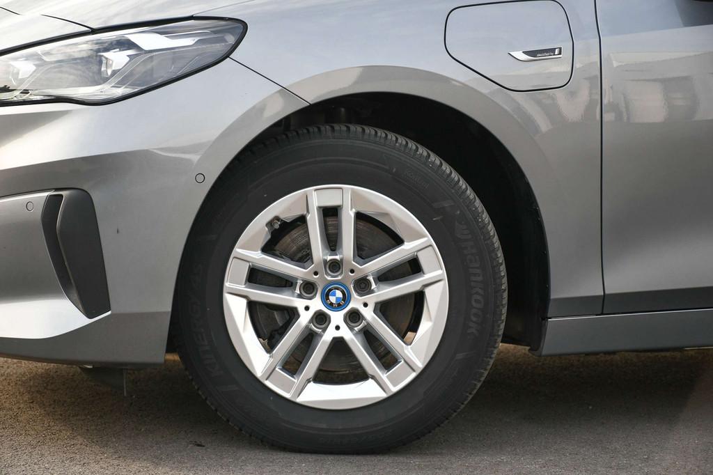 BMW 2 Serie 225 Active Tourer PHEV 225xeA*CARPLAY*CAMERA*LED, Autos, BMW, Cuir, Argent ou Gris, Achat, Euro 6