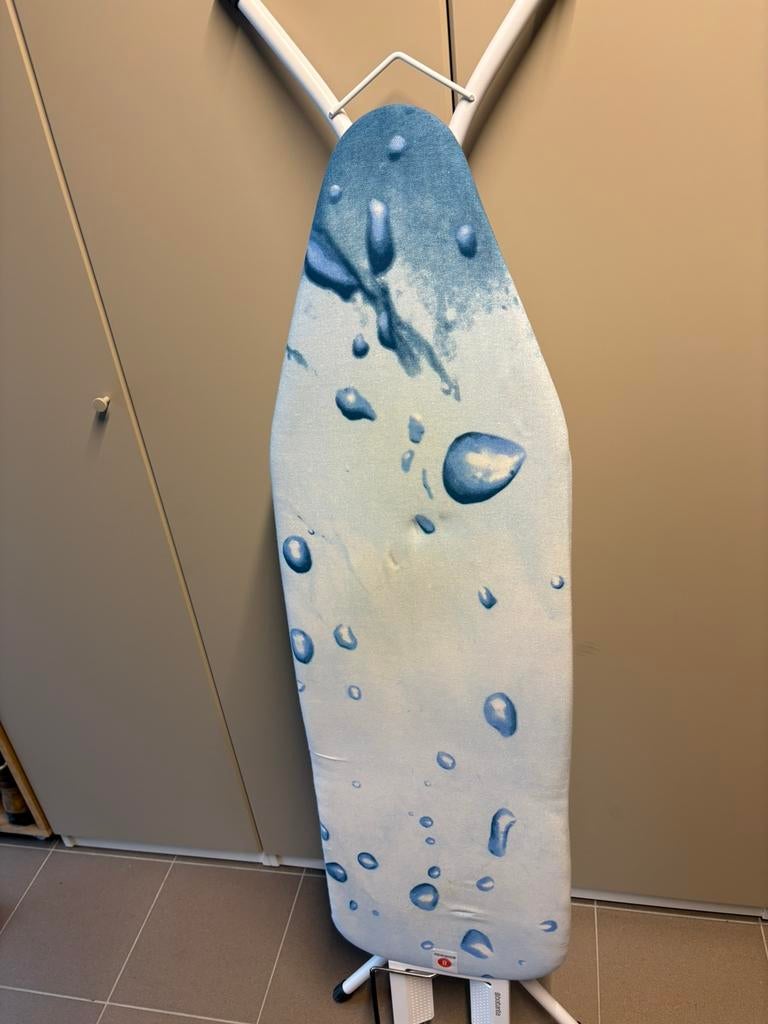 Table à repasser et porte-fer Brabantia — comme neufs, Enlèvement, Comme neuf