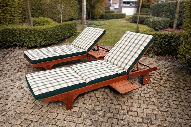 2 Tribù design ligstoelen + tafeltje in teak, Tuin en Terras, Ligbedden, Ophalen