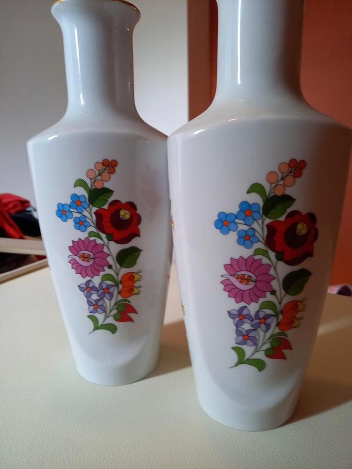 « Porcelaine Kalocsa hongroise peinte à la main » lot de 2, Antiquités & Art, Antiquités | Meubles | Tables, Enlèvement ou Envoi