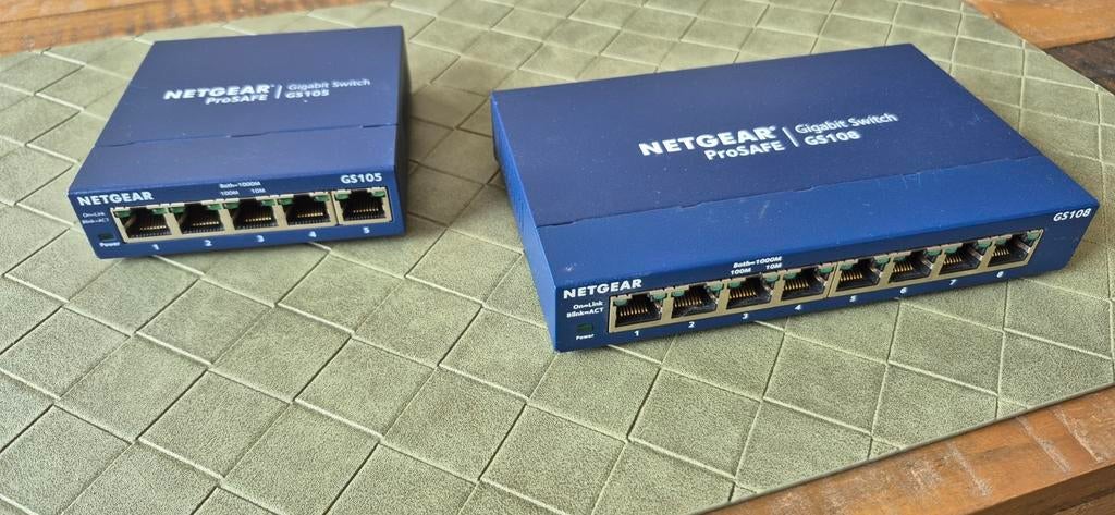 Commutateurs Gigabit NetNetGear ProSafe GS105 et GS108 — Ens, Informatique & Logiciels, Stations d'accueil, Enlèvement ou Envoi