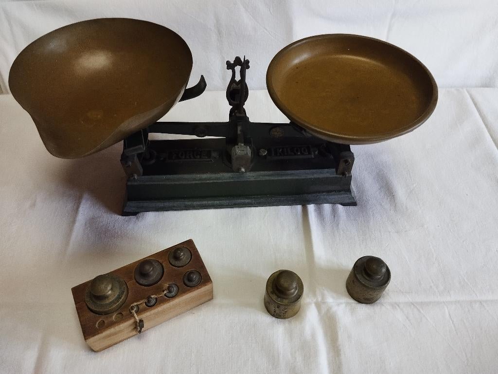 Balance de Roberval avec poids   Vintage, Electroménager, Balances, Utilisé, Enlèvement
