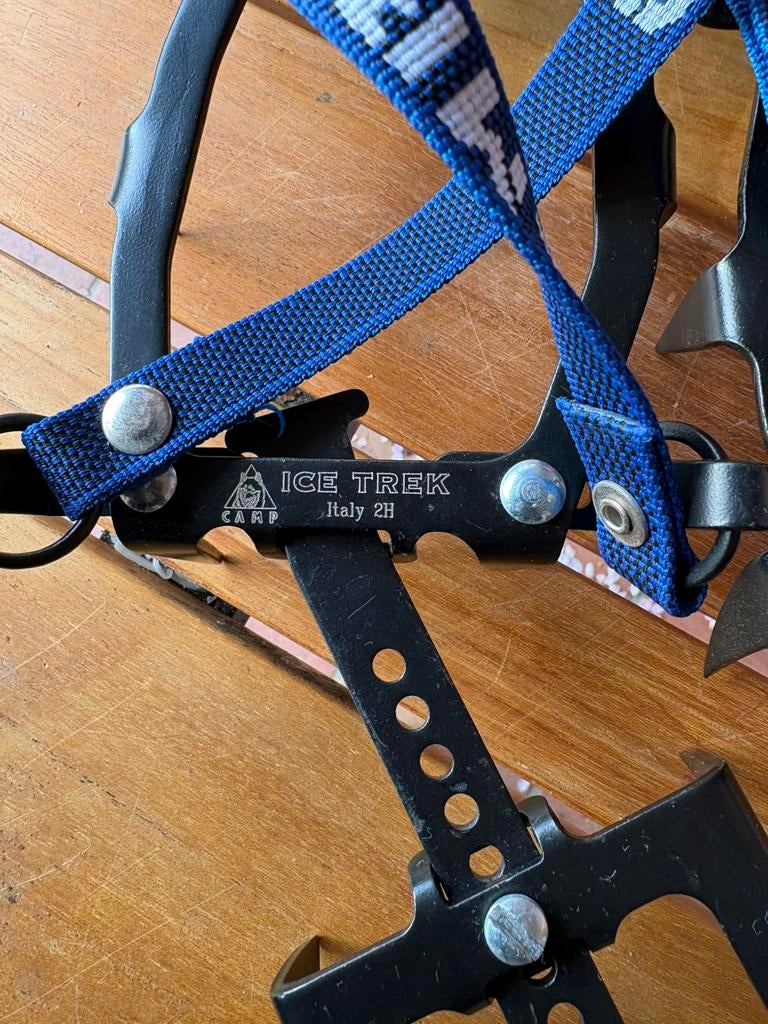 stevige ijsgrippers / crampons (spikes voor schoenen), Sports & Fitness, Alpinisme & Randonnée, Chaussures, Enlèvement ou Envoi