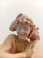 Jonge jongen luisterd naar zeeschelp  (Giuseppe Armani), Antiek en Kunst, Ophalen of Verzenden