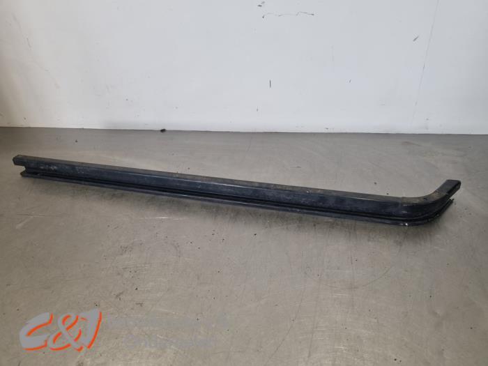 Rail porte coulissante droite d'un Renault Trafic, Autos : Pièces & Accessoires, Renault, -, 3 mois de garantie, Utilisé