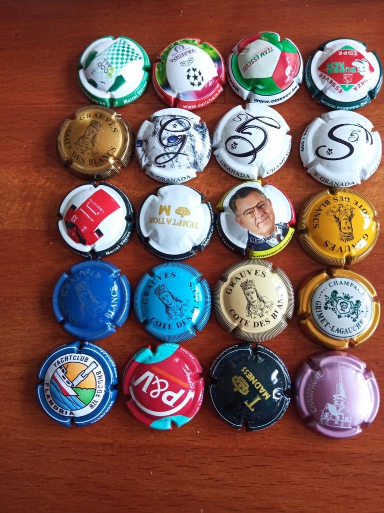 Champagne capsules lot 43, Verzamelen, Complete verzamelingen en Collecties, Verzenden