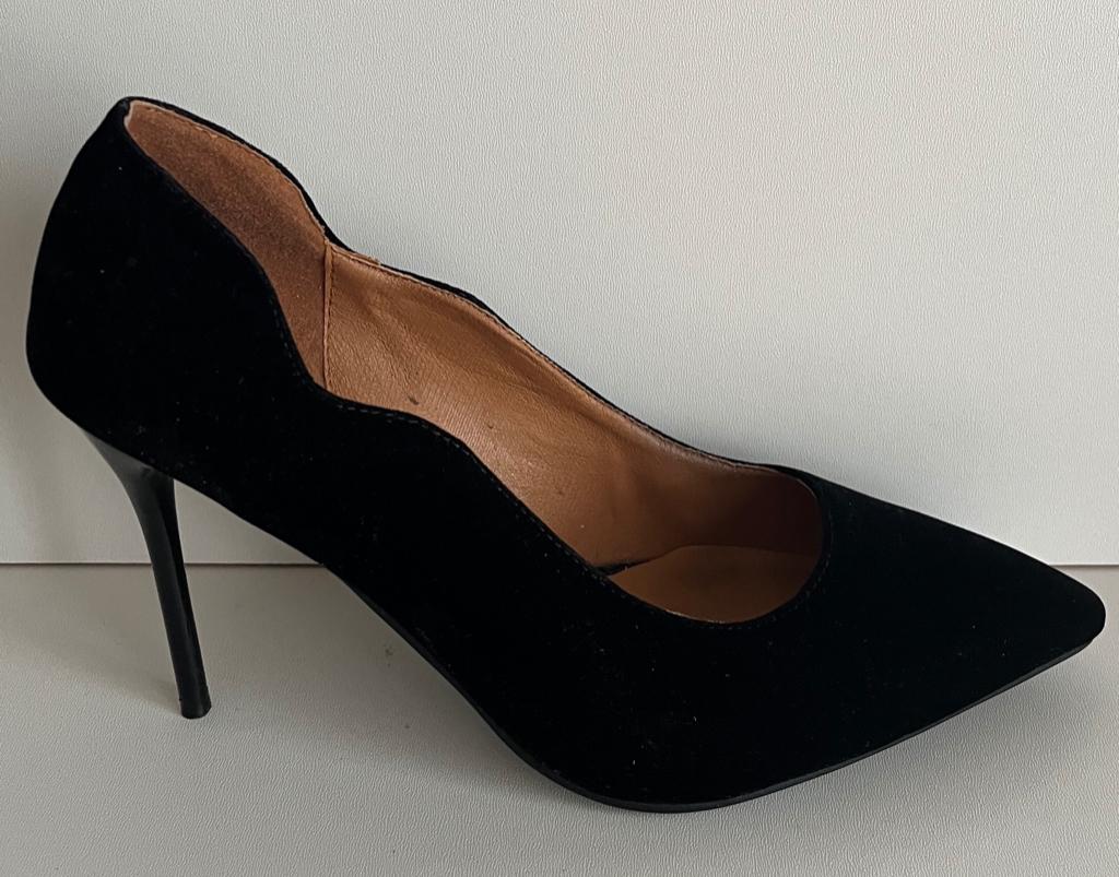Escarpins daim synthétique pointure 42 neuves, Enlèvement ou Envoi, Comme neuf, Noir, Escarpins