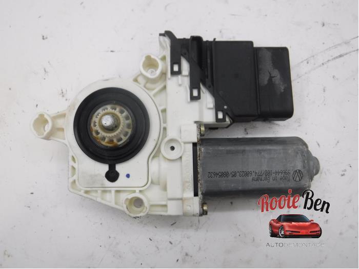 Moteur de vitre portière d'un Volkswagen Touran, Autos : Pièces & Accessoires, Carrosserie & Tôlerie, Volkswagen, Utilisé, 3 mois de garantie