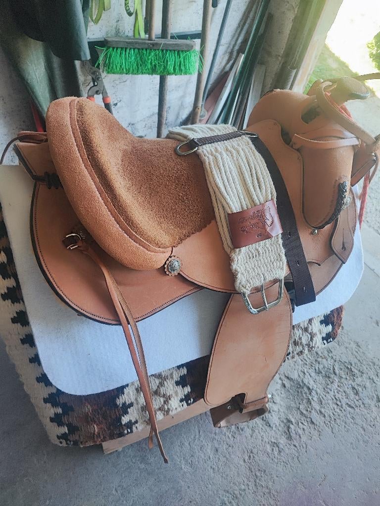 Selle western Chris Piersack 15,5” – légère, quasi neuve, Animaux & Accessoires, Enlèvement, Comme neuf, Western