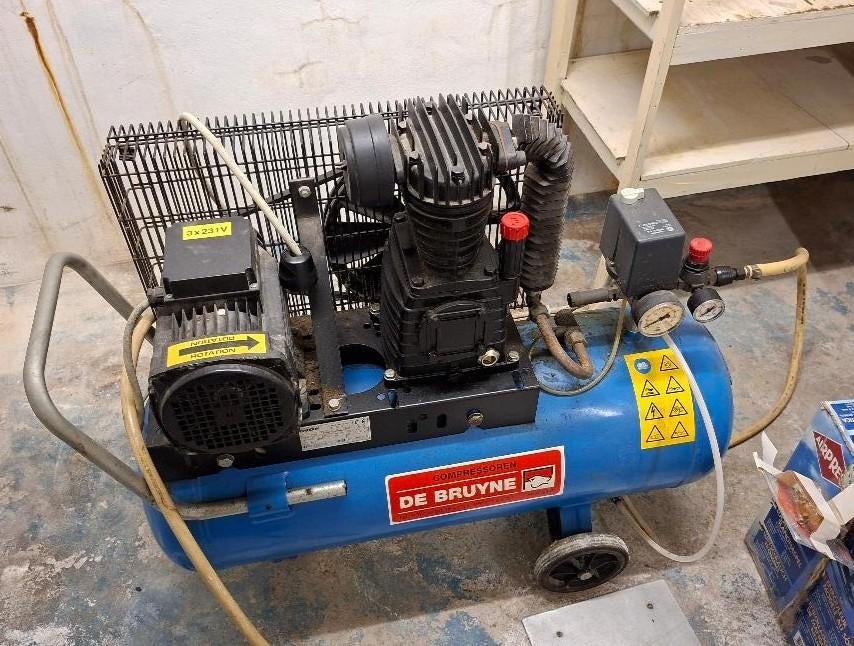 compressor Chinook (3-fazig / 1500W / tank 50l.) + haspel, Ophalen, Gebruikt, 10 bar of meer, 25 tot 100 liter