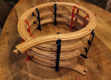 Houten treinbaan spiralen brug (Ikea, Brio, Lidl, ...) beschikbaar voor biedingen