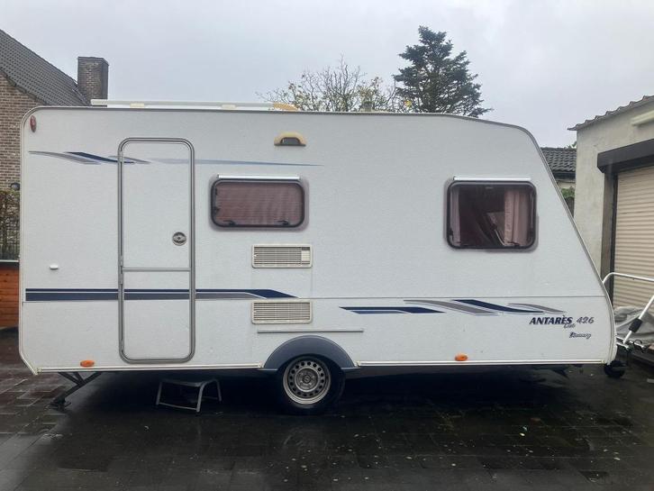 Caravelair Antares Luxe 426 met voortent en luifel, Caravans en Kamperen, Caravans, Particulier, tot en met 6, 750 - 1000 kg, Standaardzit
