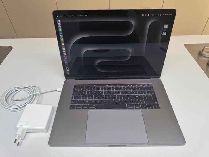 Macbook pro 2017 15.4inch, Computers en Software, Apple Macbooks, Zo goed als nieuw, MacBook, 256 GB, 4 GB, Ophalen