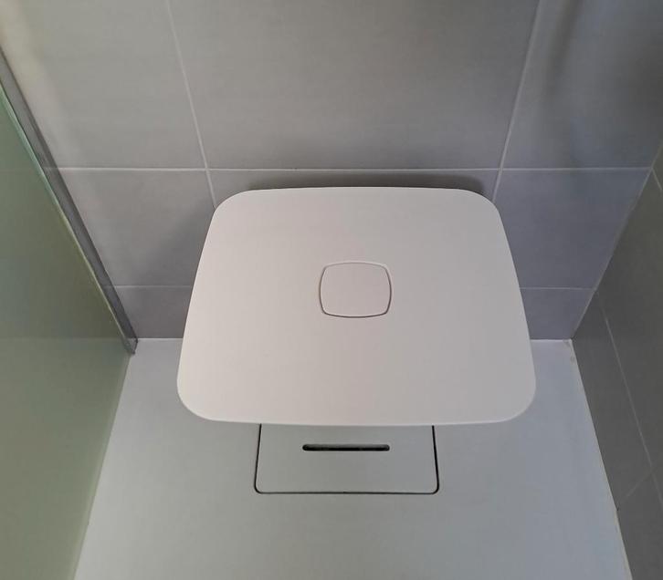 Siège de douche pliable - marque INDA - modèle mural, Bricolage & Construction, Sanitaire, Comme neuf, Autres types, Enlèvement