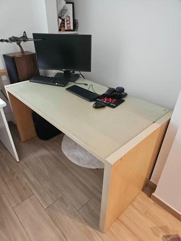 Houten bureau met glazen bovenkant - Gratis op te halen, Huis en Inrichting, Ophalen, Zo goed als nieuw, Bureau