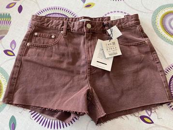 Short PULL&BEAR taille 40 lisez l’annonce 