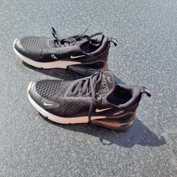 Sneakers voor dames beschikbaar voor biedingen