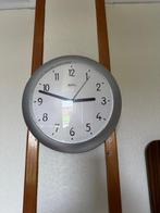 AMS radiogestuurde klok, Huis en Inrichting, Woonaccessoires | Klokken, Ophalen, Zo goed als nieuw, Wandklok