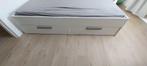 Bed 1 persoons met 2 grote laden, Huis en Inrichting, Slaapkamer | Bedden, Ophalen, Zo goed als nieuw, 90 cm