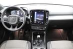 (2BXU437) VOLVO XC40, Auto's, Voorwielaandrijving, Gebruikt, Euro 6, Zwart