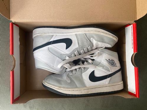 Maat 37,5 Nike Air Jordan Gray White Sportschoenen Sneakers, Kleding | Dames, Schoenen, Gedragen, Sneakers, Wit, Ophalen