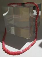 K5-B- Koraal Ketting -Tulp-Donker- 41½ cm. eind jaren '70, Handtassen en Accessoires, Kettingen, Verzenden, Nieuw, Roze, Steen of Mineraal