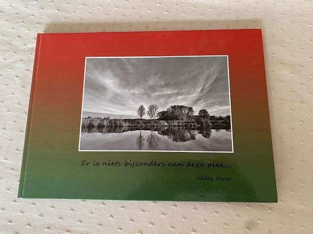 Fotoboek : Er is niets bijzonders aan deze plaats ( Huys ), Boeken, Kunst en Cultuur | Fotografie en Design, Ophalen of Verzenden