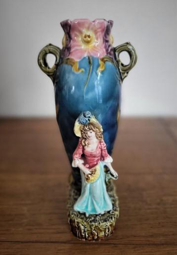 Art Nouveau vaas aan het einde van de 19e eeuw beschikbaar voor biedingen