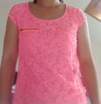 T-shirt rose fluo avec dentelle Taille S, Kleding | Dames, Ophalen of Verzenden, Zo goed als nieuw, Roze