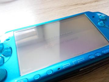 PSP 3000 + 8 jeux beschikbaar voor biedingen