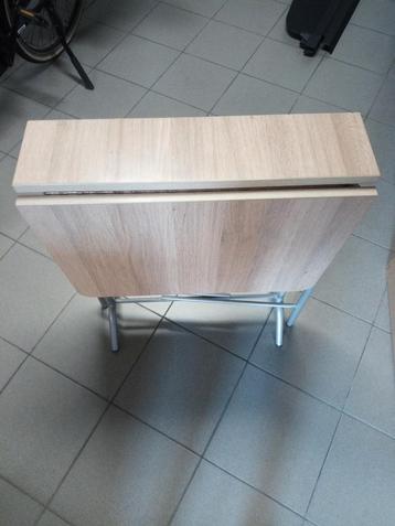 Vouwtafel 2 delen - ideaal bijzet of balkon beschikbaar voor biedingen
