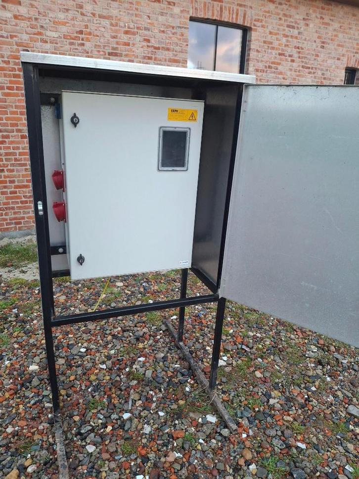 Werfkast 32A - nieuwstaat met extra beschermingskast, Doe-het-zelf en Bouw, Elektriciteit en Kabels, Zo goed als nieuw, Overige typen